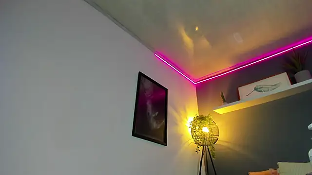 Snapshot of Kira_Exe_ chatting on April 1, 1:41 pm Kira Exe online show from April 1, 1:41 pm