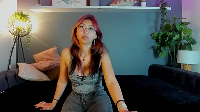 Snapshot of Kira_Exe_ chatting on April 4, 11:40 am Kira Exe online show from April 4, 11:40 am