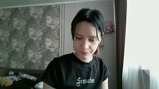 LxayBloom online show from February 9, 8:40 am