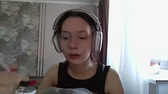 LxayBloom online show from February 26, 7:18 am