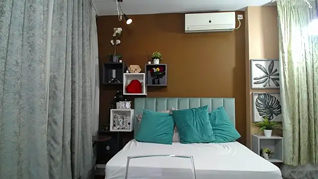 DarcyeJane online show from January 13, 6:35 pm