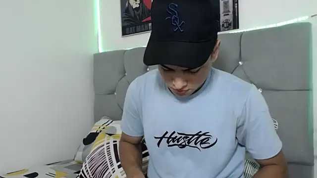 Loganjhonson19 online show from February 1, 2:32 am