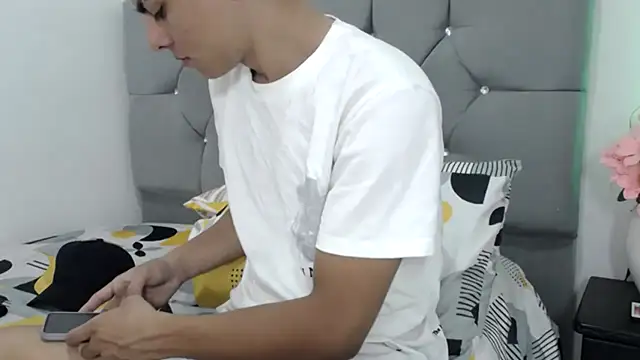 Loganjhonson19 online show from February 6, 2:05 am