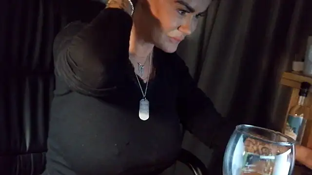 Snapshot of ScottishIvy chatting on February 11, 1:10 am ScottishIvy online show from February 11, 1:10 am