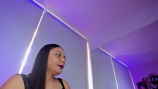 Lizz Collins online show from February 8, 6:00 pm