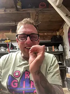 Snapshot of WIDBIGWHITECOCK chatting on March 21, 12:26 am WIDBIGWHITECOCK online show from March 21, 12:26 am