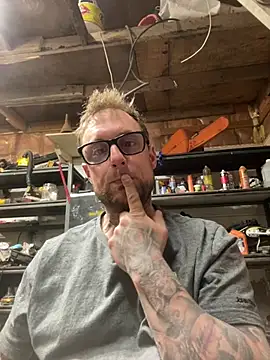 Snapshot of WIDBIGWHITECOCK chatting on April 12, 4:28 am WIDBIGWHITECOCK online show from April 12, 4:28 am