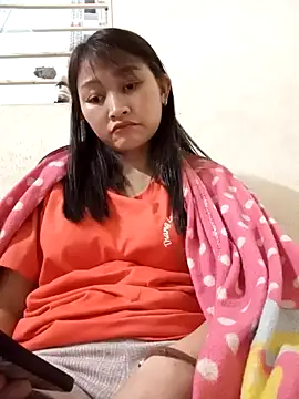 yumyum112 online show from March 13, 12:56 pm