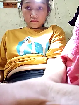 yumyum112 online show from March 18, 1:58 pm