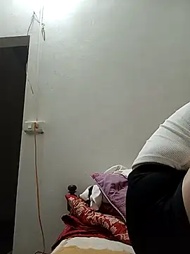 yumyum112 online show from March 21, 1:37 pm