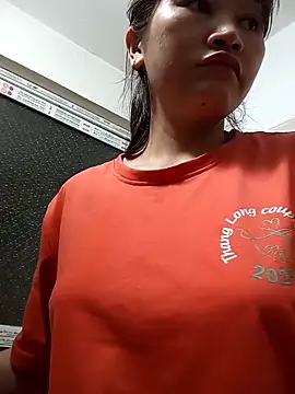 yumyum112 online show from March 30, 11:39 pm