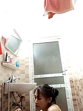 yumyum112 online show from April 1, 12:39 pm