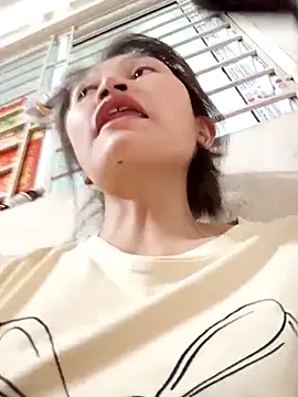 yumyum112 online show from April 2, 1:42 pm