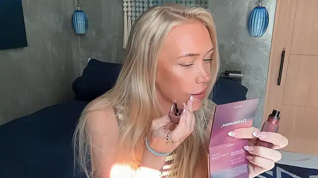 Snapshot of livsslife chatting on March 24, 1:10 am livsslife online show from March 24, 1:10 am