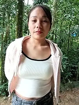 vanvan005 online show from May 9, 1:22 am