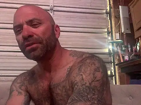 Snapshot of calimeatstick chatting on March 9, 10:03 pm calimeatstick online show from March 9, 10:03 pm