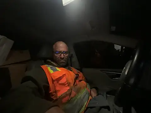 Snapshot of calimeatstick chatting on March 18, 12:19 pm calimeatstick online show from March 18, 12:19 pm