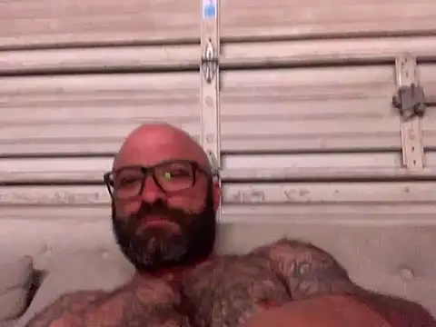 Snapshot of calimeatstick chatting on April 5, 2:47 pm calimeatstick online show from April 5, 2:47 pm