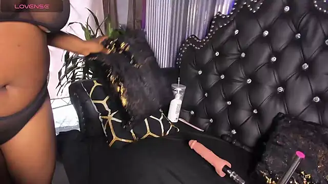 EbonyTanisha online show from May 5, 11:40 am