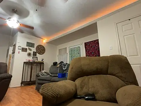 RoxyBrockcali online show from March 7, 9:28 am