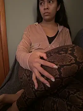 Snapshot of Bufu2213 chatting on April 3, 6:17 pm Bufu2213 online show from April 3, 6:17 pm