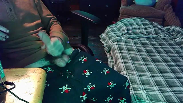 Snapshot of BotanicEntry1 chatting on February 13, 2:51 am BotanicEntry1 online show from February 13, 2:51 am