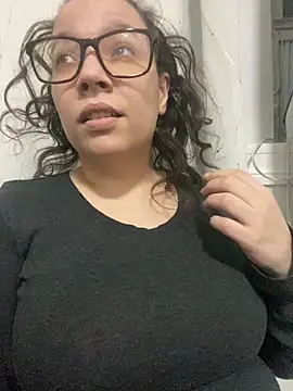 Snapshot of bellakay19 chatting on January 16, 2:15 am bellakay19 online show from January 16, 2:15 am