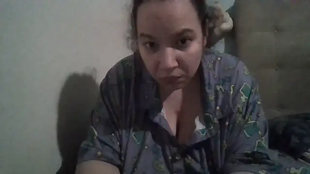 Snapshot of bellakay19 chatting on February 5, 5:34 am bellakay19 online show from February 5, 5:34 am