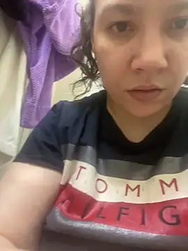 Snapshot of bellakay19 chatting on February 6, 2:49 am bellakay19 online show from February 6, 2:49 am