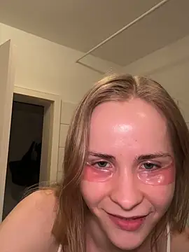 Snapshot of Sunny_Eve chatting on April 5, 7:33 pm Sunny Eve online show from April 5, 7:33 pm