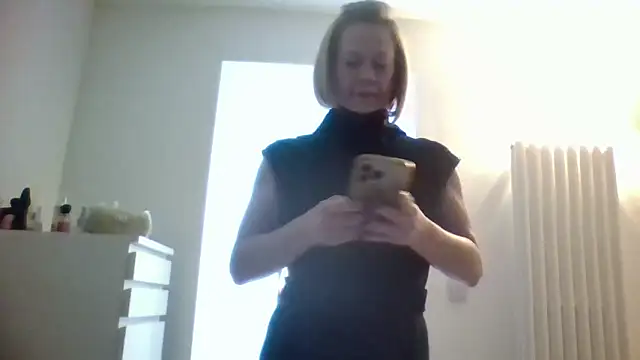 Snapshot of Milfshake227 chatting on March 6, 10:39 pm Milfshake227 online show from March 6, 10:39 pm