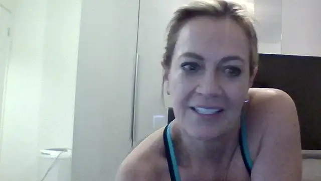 Snapshot of Milfshake227 chatting on March 20, 11:20 pm Milfshake227 online show from March 20, 11:20 pm
