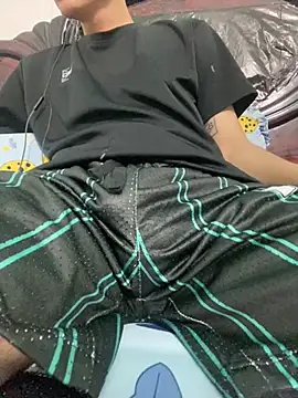 Snapshot of Kayven2003 chatting on February 13, 1:18 pm Kayven2003 online show from February 13, 1:18 pm