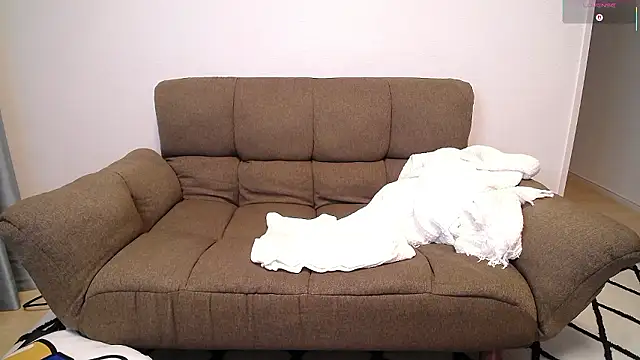 Snapshot of -Ema_ chatting on January 8, 10:39 am -Ema online show from January 8, 10:39 am