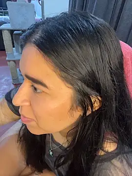 Snapshot of Minico25 chatting on April 5, 5:04 am Minico25 online show from April 5, 5:04 am