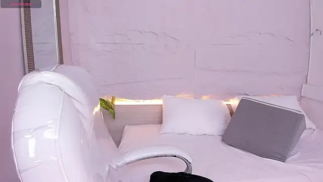 Snapshot of lanna_18_ chatting on July 3, 11:49 am lanna 18 online show from July 3, 11:49 am