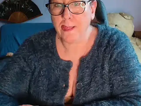 Snapshot of xmyriamx chatting on February 14, 2:14 pm xmyriamx online show from February 14, 2:14 pm