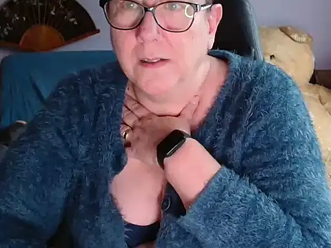 Snapshot of xmyriamx chatting on February 22, 9:41 am xmyriamx online show from February 22, 9:41 am