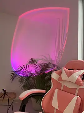 alesziarose  online show from May 10, 10:48 pm