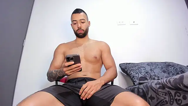 kyle collinz1 online show from January 14, 5:57 am