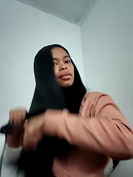 Snapshot of shenna_brunette chatting on January 6, 1:37 pm shenna brunette online show from January 6, 1:37 pm