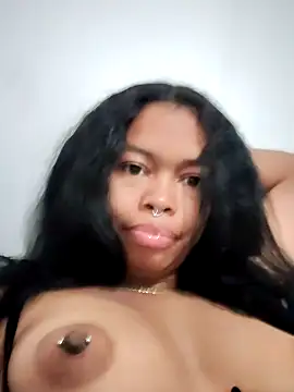 Snapshot of shenna_brunette chatting on January 9, 1:25 pm shenna brunette online show from January 9, 1:25 pm