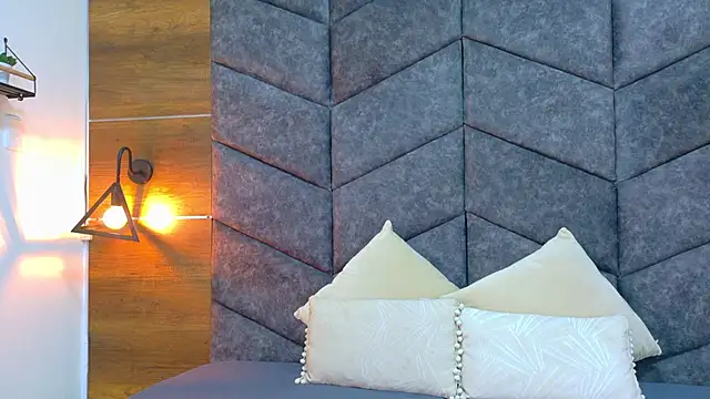 Snapshot of AmberStonne__ chatting on February 13, 2:51 am AmberStonne online show from February 13, 2:51 am