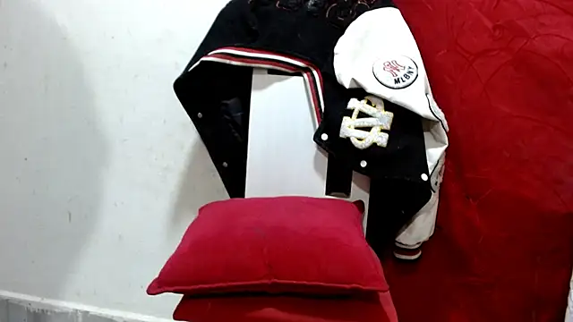 Snapshot of Calientes96 chatting on January 18, 1:09 am Calientes96 online show from January 18, 1:09 am