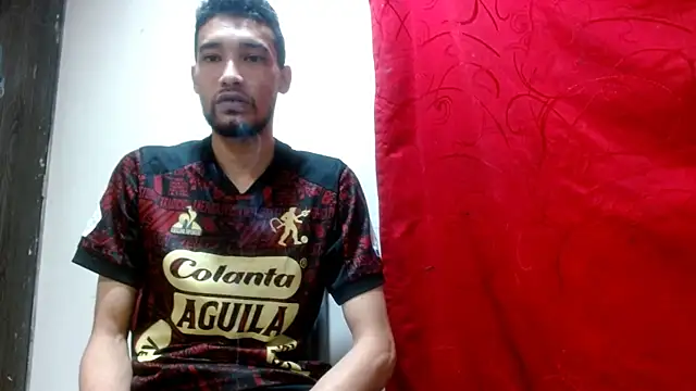 Snapshot of Calientes96 chatting on January 19, 12:47 am Calientes96 online show from January 19, 12:47 am