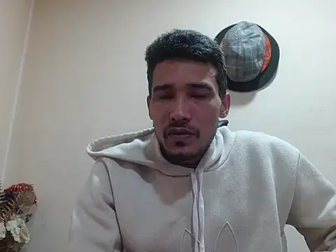 Snapshot of Calientes96 chatting on February 2, 5:50 am Calientes96 online show from February 2, 5:50 am