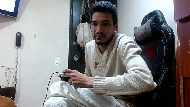 Snapshot of Calientes96 chatting on February 10, 5:22 am Calientes96 online show from February 10, 5:22 am