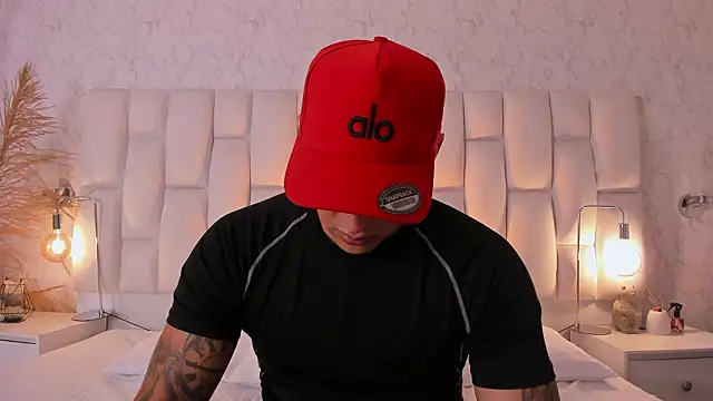 Snapshot of MassimoCo_ chatting on March 5, 11:45 pm MassimoCo online show from March 5, 11:45 pm