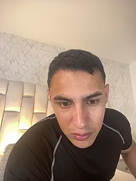 Snapshot of MassimoCo_ chatting on March 11, 11:33 pm MassimoCo online show from March 11, 11:33 pm