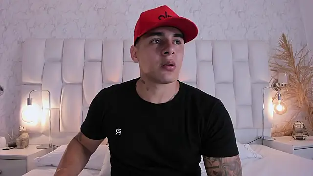 Snapshot of MassimoCo_ chatting on March 14, 12:06 am MassimoCo online show from March 14, 12:06 am